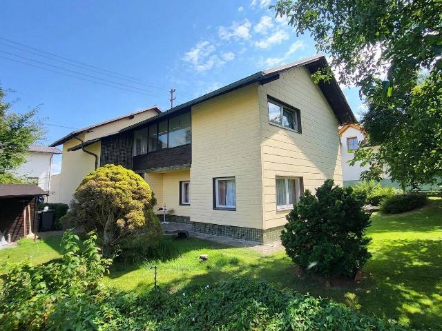 Großzügiges Wohnhaus mit Potential und vielseitigen Nutzungsmöglichkeiten