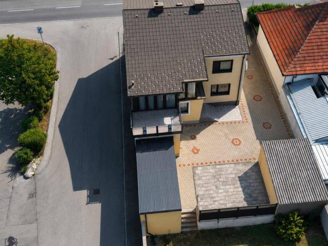Großzügiges Wohnhaus mit Terrasse, Garage und viel Platz in Atzenbrugg