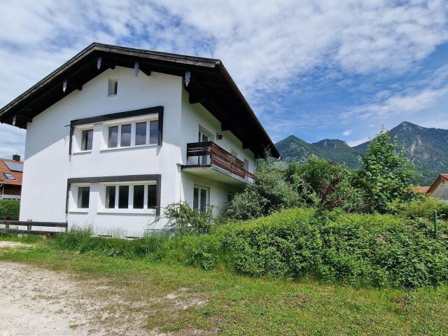 Großzügiges Wohnhaus mit viel Potenzial und in bester Lage