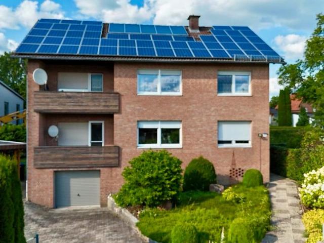 Großzügiges Wohnhaus mit zwei Wohneinheiten und großen Garten