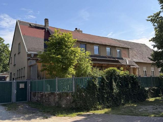 Großzügiges Wohnhaus mit 2.039 m² Grundstück, solider Heiztechnik und Ausbaureserve