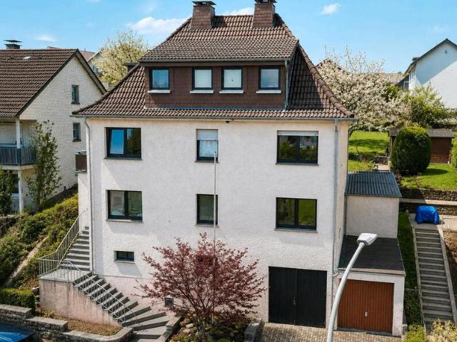 Großzügiges Wohnhaus mit 2 Wohneinheiten und einem großem Garten