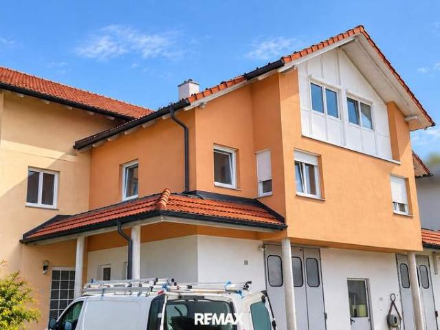 Großzügiges Wohnungspaket mit Halle und herrlicher Aussicht