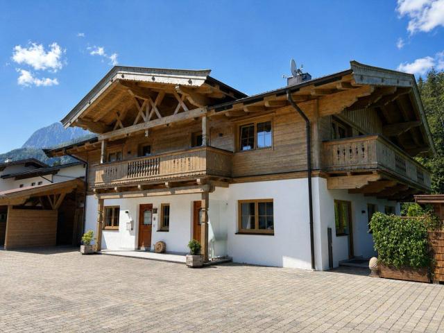 Großzügiges Tiroler Landhaus mit separater Wohneinheit in Schwendt