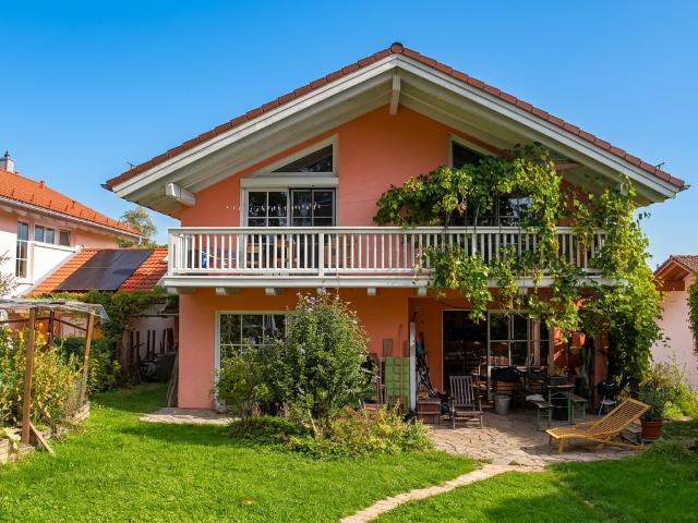 Großzügiges und ruhiges Einfamilienhaus mit traumhaftem Garten