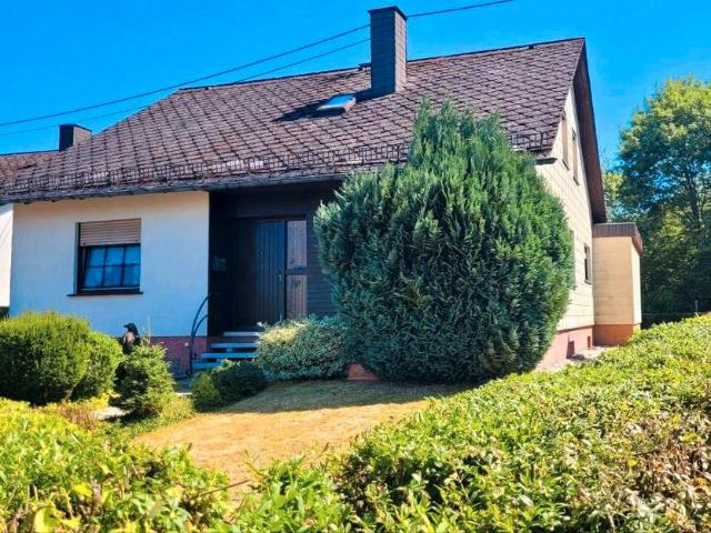 Großzügiges Zuhause in ruhiger Ortsrandlage mit Garten & Terrasse