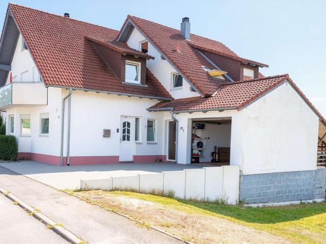 Großzügiges Zuhause mit besonderem Raumgefühl und viel Privatsphäre FALC Immobilien