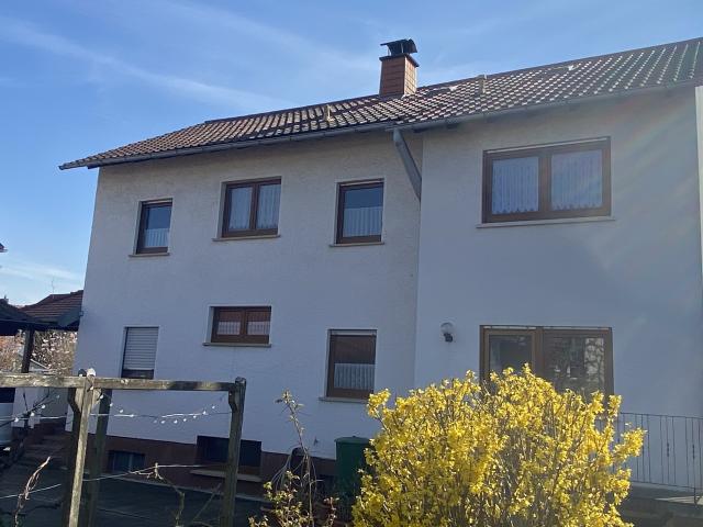 Großzügiges Zuhause mit Gartenidylle, Garage und Carport