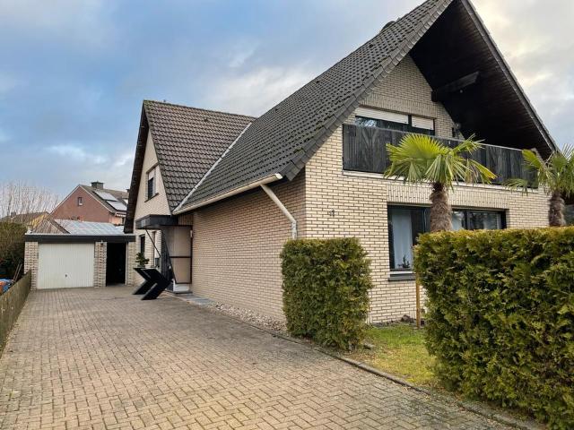 Großzügiges Zweifamilienhaus