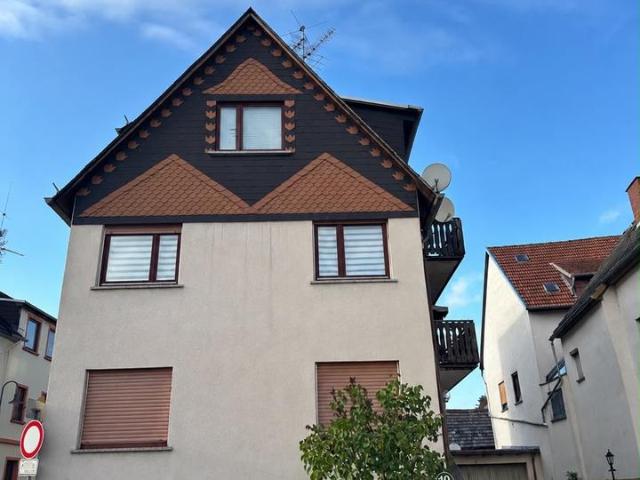 Großzügiges Zweifamilienhaus | 9 Zimmer, 2 Balkone, Doppelgarage