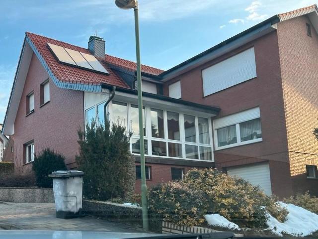 Großzügiges Zweifamilienhaus auf grünem 1.024 qm Grundstück