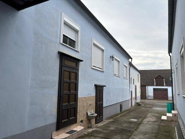 Größzügiges Zweifamilienhaus im Herzen von Breitenbrunn