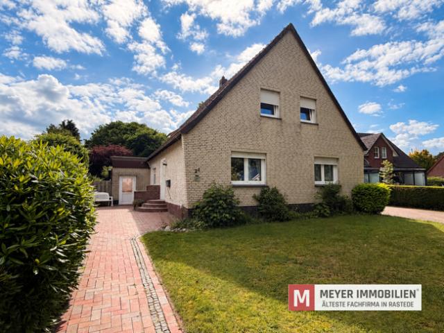 Großzügiges Zweifamilienhaus in Wiefelstede/Nuttel Obj. Nr. 6630