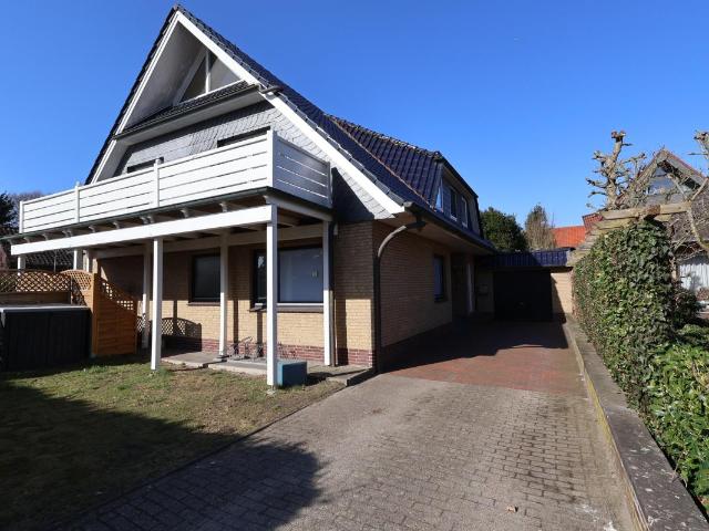 Großzügiges Zweifamilienhaus in Bad Zwischenahn Ofen