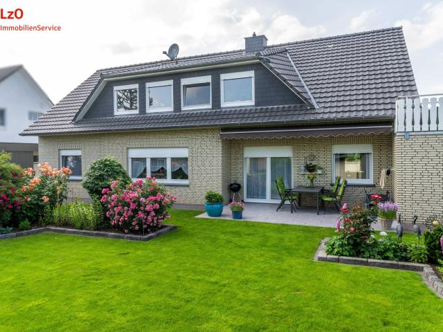 Großzügiges Zweifamilienhaus in begehrter Wohnlage Wohnen mit vielseitigen Nutzungsmöglichkeiten