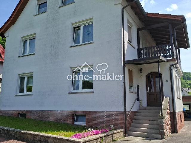 Großzügiges Zweifamilienhaus in naturnaher Lage mit unverbaubarem Ausblick!