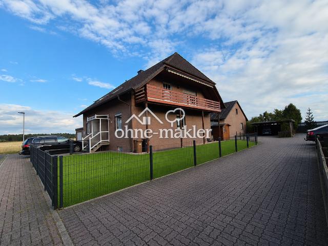 Großzügiges Zweifamilienhaus in ruhiger Feldrandlage mit Sommergarten, Balkon, Terrasse & Garage