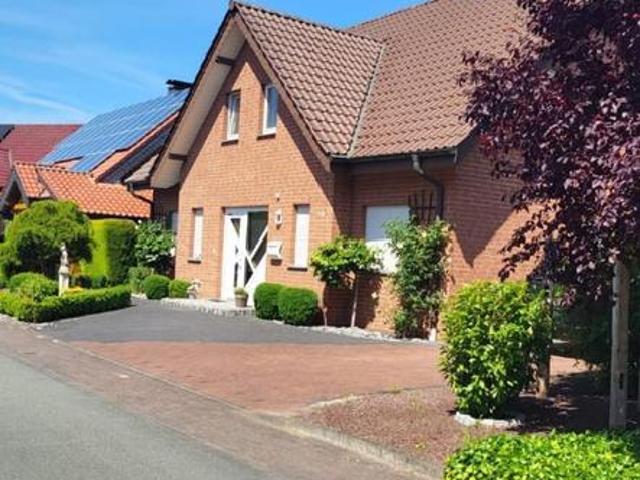 Großzügiges Zweifamilienhaus in ruhiger Sackgassenlage