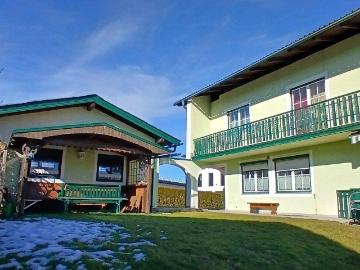 Großzügiges Zweifamilienhaus in Seekirchen am Wallersee Ihr neues Zuhause mit schönen Ausblicken, großem Garten, Balkon nach Süden und Westen, Doppelgarage und Gartenlaube vielseitig auf mehreren Ebenen nutzbar!