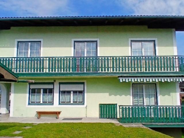 Großzügiges Zweifamilienhaus in Seekirchen am Wallersee Ihr neues Zuhause mit schönen Ausblicken, großem Garten, Balkon nach Süden und Westen, Doppelgarage und Gartenlaube vielseitig auf mehreren Ebenen nutzbar!