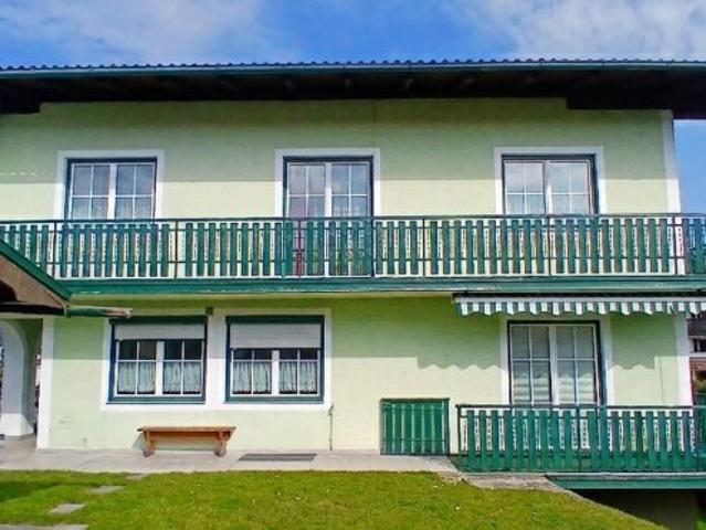 Großzügiges Zweifamilienhaus in Seekirchen am Wallersee Ihr neues Zuhause mit schönen Ausblicken, großem Garten, Balkon nach Süden und Westen, Doppelgarage und Gartenlaube vielseitig auf mehreren Ebenen nutzbar!
