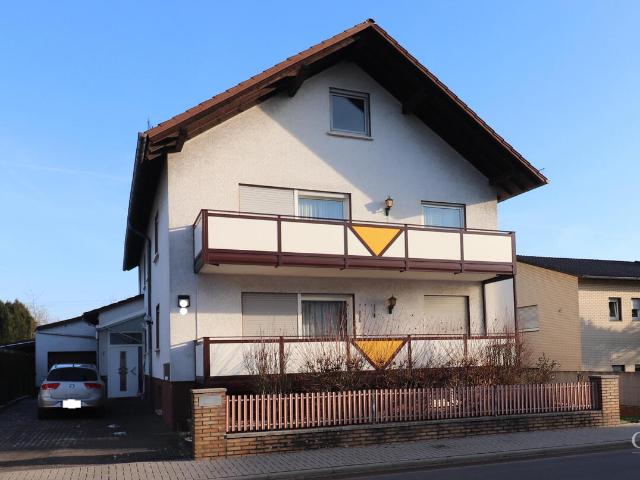 Großzügiges Zweifamilienhaus in Seenähe