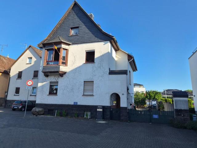 Großzügiges Zweifamilienhaus mit 860 m² Grundstück