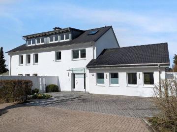 Großzügiges Zweifamilienhaus mit ca. 389 m² Wohnfläche ideal für Mehrgenerationen