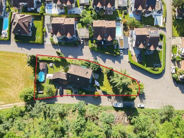 Grosszügiges Zweifamilienhaus mit Gartenparadies und Potenzial