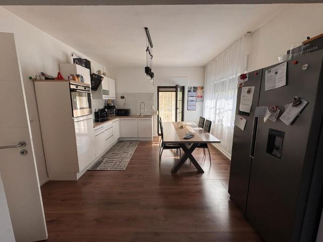 Großzügiges Zweifamilienhaus mit großem Grundstück in Wadgassen W