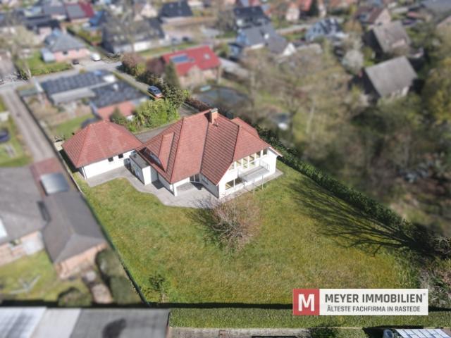 Großzügiges Zweifamilienhaus mit Doppelgarage auf weitläufigem Grundstück in Hahn Lehmden Obj. Nr. 6655