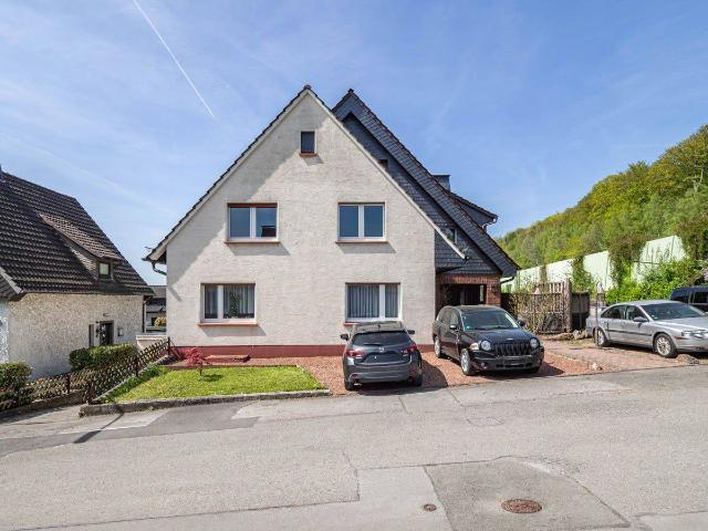 Großzügiges Zweifamilienhaus mit Einliegerwohnung & vielseitigen Nutzungsmöglichkeiten in Hüsten!