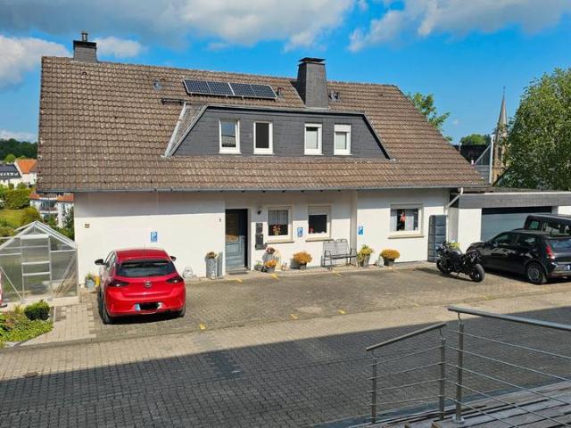 Großzügiges Zweifamilienhaus mit Einliegerwohnung provisionsfrei