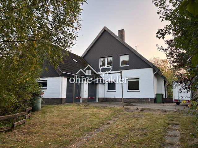 Großzügiges Zweifamilienhaus mit Solaranlage, Wintergarten & großem Grundstück in Neuberend