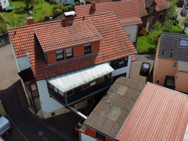 Großzügiges Zweifamilienhaus mit separatem Gartengrundstück