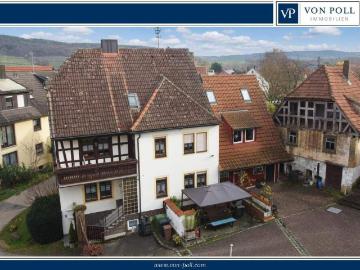 Großzügiges Zweifamilienhaus mit Pferdehaltungsmöglichkeit in idyllischer Lage