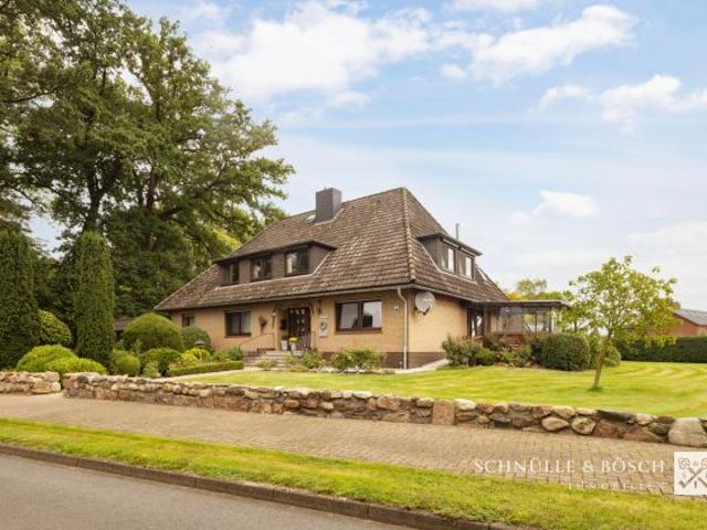 Großzügiges Zweifamilienhaus mit Vollkeller
