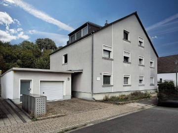 Großzügiges Zweifamilienhaus mit viel Platz und separatem Bürobereich in Top Lage von D Unterrath
