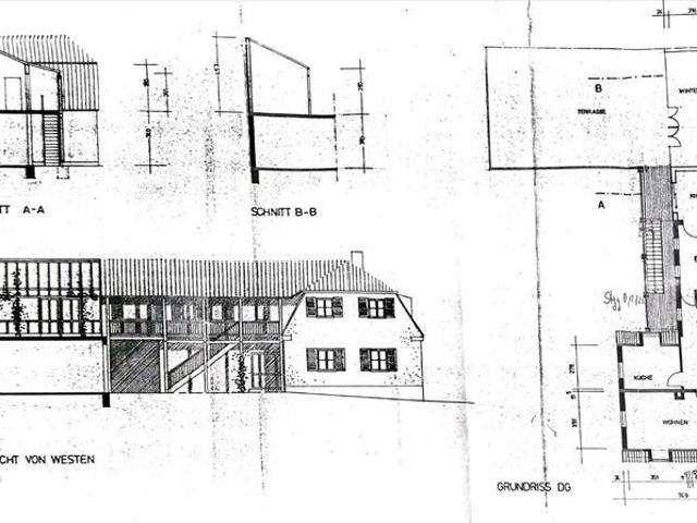 großzügiges Zweiparteienhaus mit Hallen