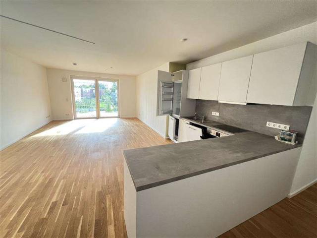 Großzügigkeit trifft Eleganz: Hochwertige 4 Zimmer Wohnung mit Eichenholzfußboden & Fußbodenheizung