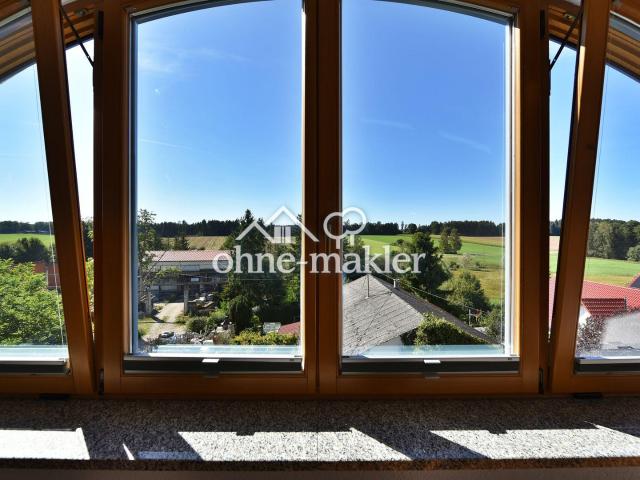 Großzügigkeit auf zwei Ebenen – exklusive Maisonette mit Dachterrasse und Fernblick