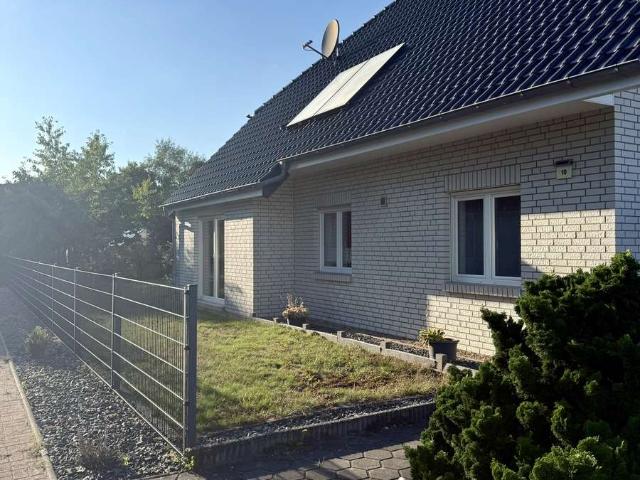 Großzügigkeit, Licht und zeitlose Eleganz Exklusives Einfamilienhaus mit ca. 180 m² Wfl. in Wilsche!