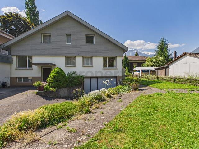 Grosszuegiges 6.5 Zimmer Einfamilienhaus mit Garten an einzigartiger Lage an der Aare in Interlaken