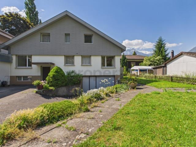 Grosszuegiges 6.5 Zimmer Einfamilienhaus mit Garten an einzigartiger Lage an der Aare in Interlaken
