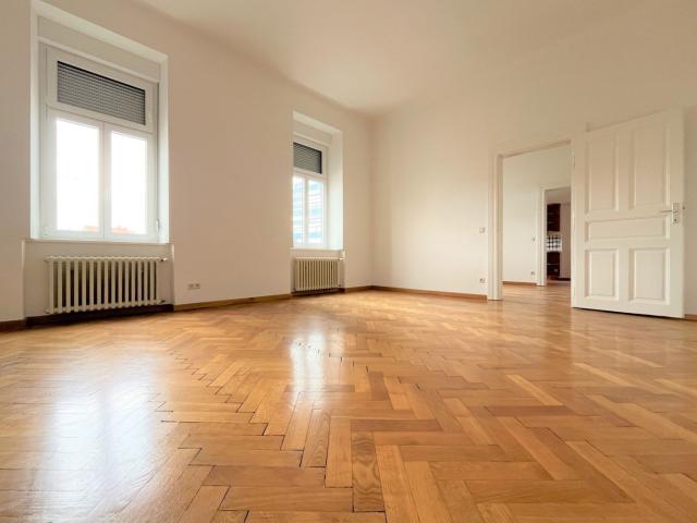 Großzüzige Altbauwohnung in Top Lage