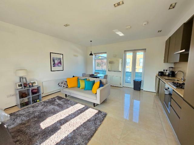 Grosvenor Court, Hale Lane NW7, 2 bed flat to rent, £2,150 pcm | PrimeLocation