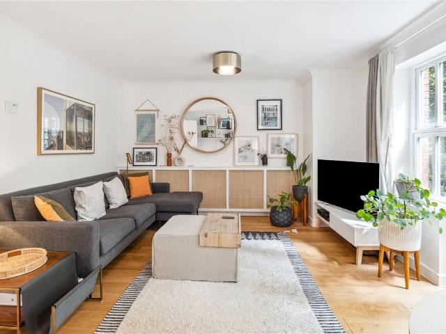 Grosvenor Avenue, Highbury N5, 2 bed flat to rent, £3,000 pcm | PrimeLocation