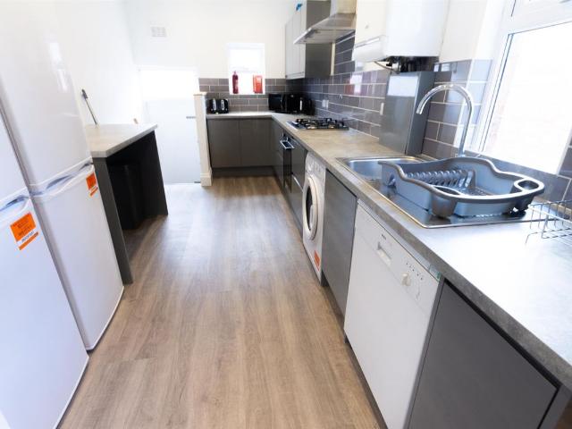 Grosvenor Avenue, Jesmond NE2, 6 bed shared accommodation to rent, £3,846 pcm | PrimeLocation