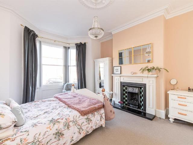 Grosvenor Avenue, Jesmond, Newcastle Upon Tyne NE2, 2 bed flat to rent, £1,200 pcm | PrimeLocation
