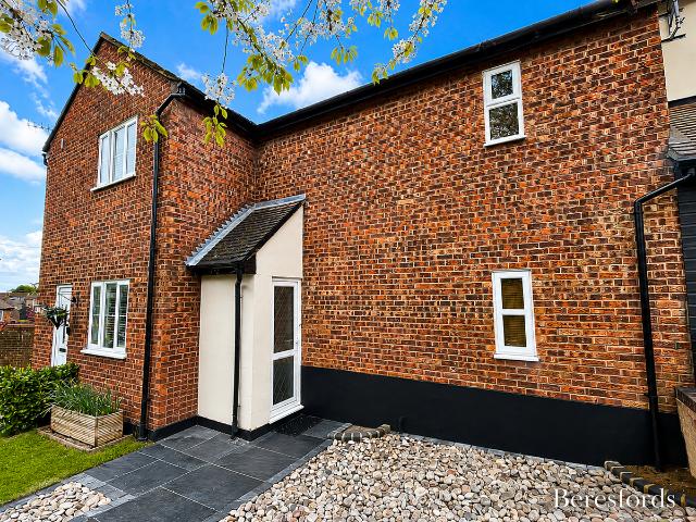 Grosvenor Gardens CM12, 1 bed terraced house to rent, £1,200 pcm | PrimeLocation